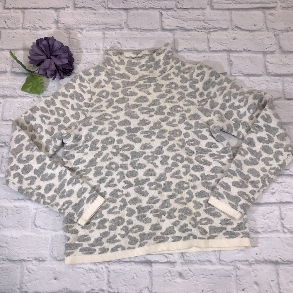 Ann Taylor Loft crop sweater Mock Turtleneck Small Gray Animal Print Soft